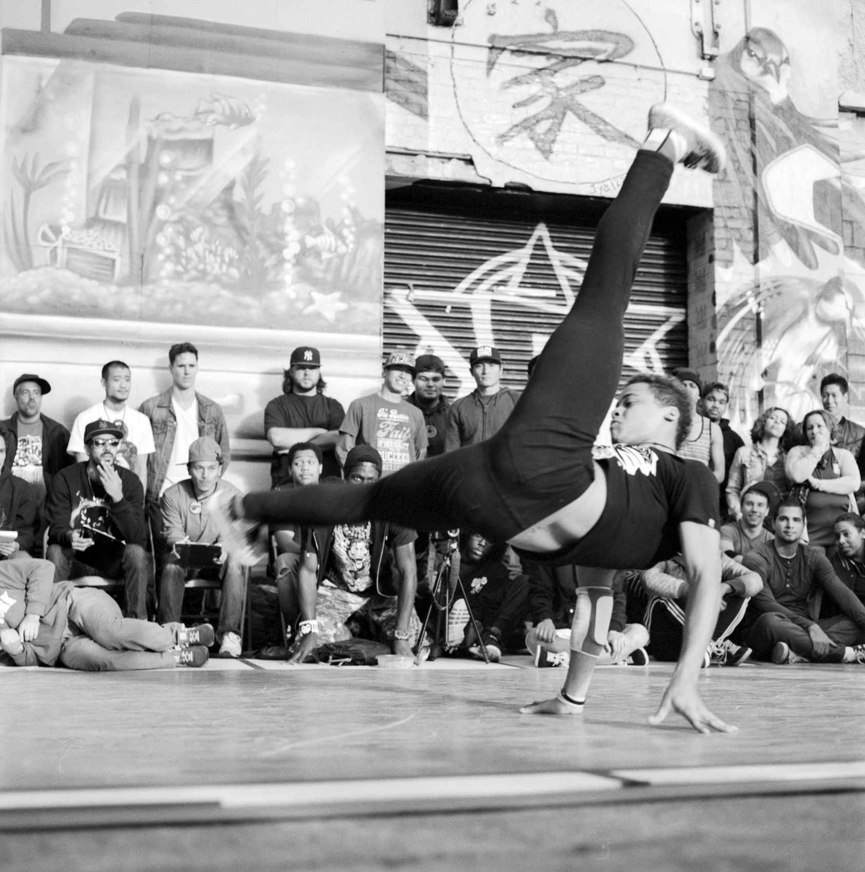 A-BREAKDANCER-PERFORMS-FOR-A-CROWD-AT-5-POINTZ-QUEENS-