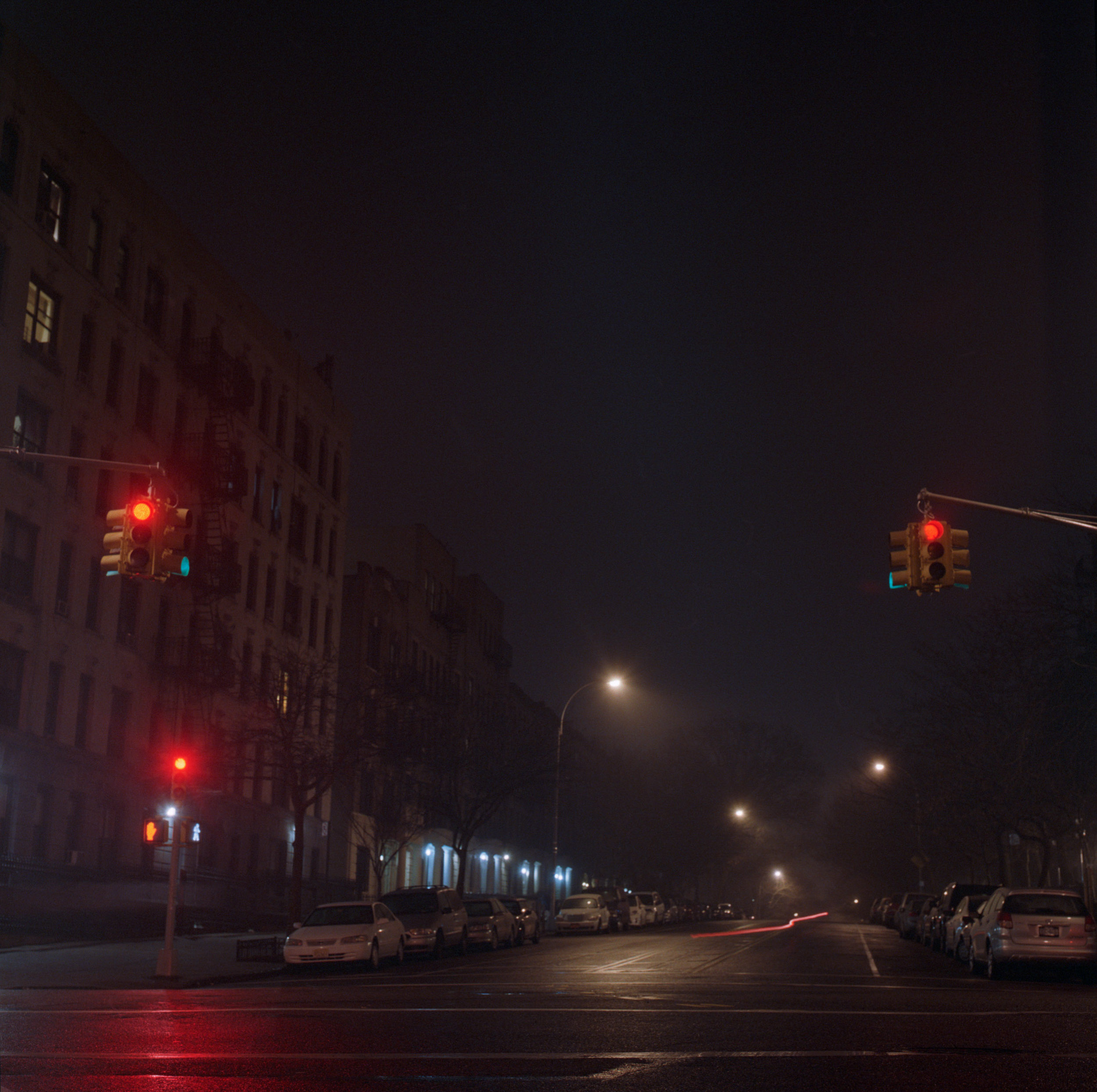 RED-LIGHTS-A-NIGHT-SHOT-IN-BROOKLYN-NEWYORK