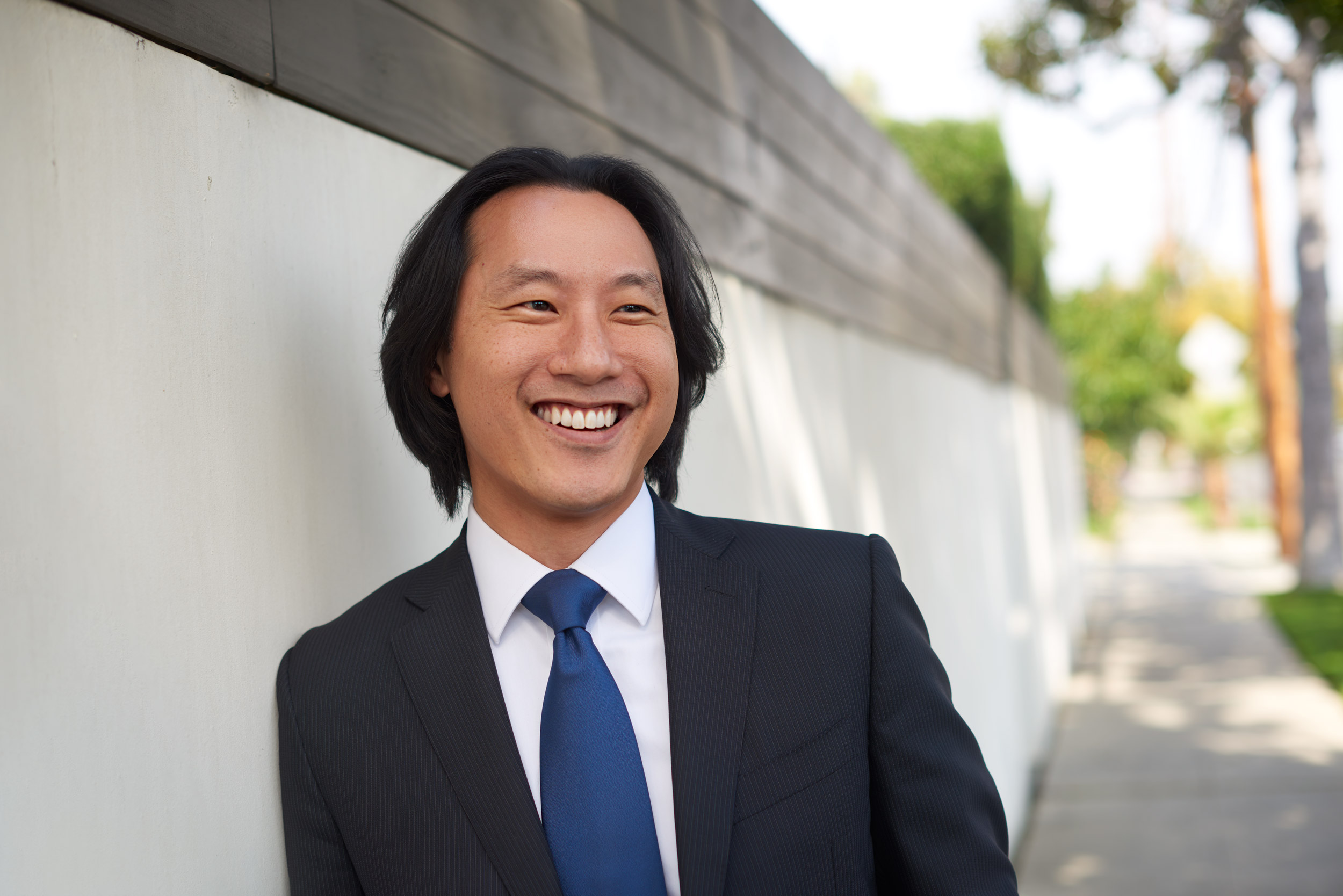 SENIOR-EXECUTIVE-ALLEN-SOONG-POSES-FOR-A-CORPORATE-PORTRAIT-IN-LOS-ANGELES-