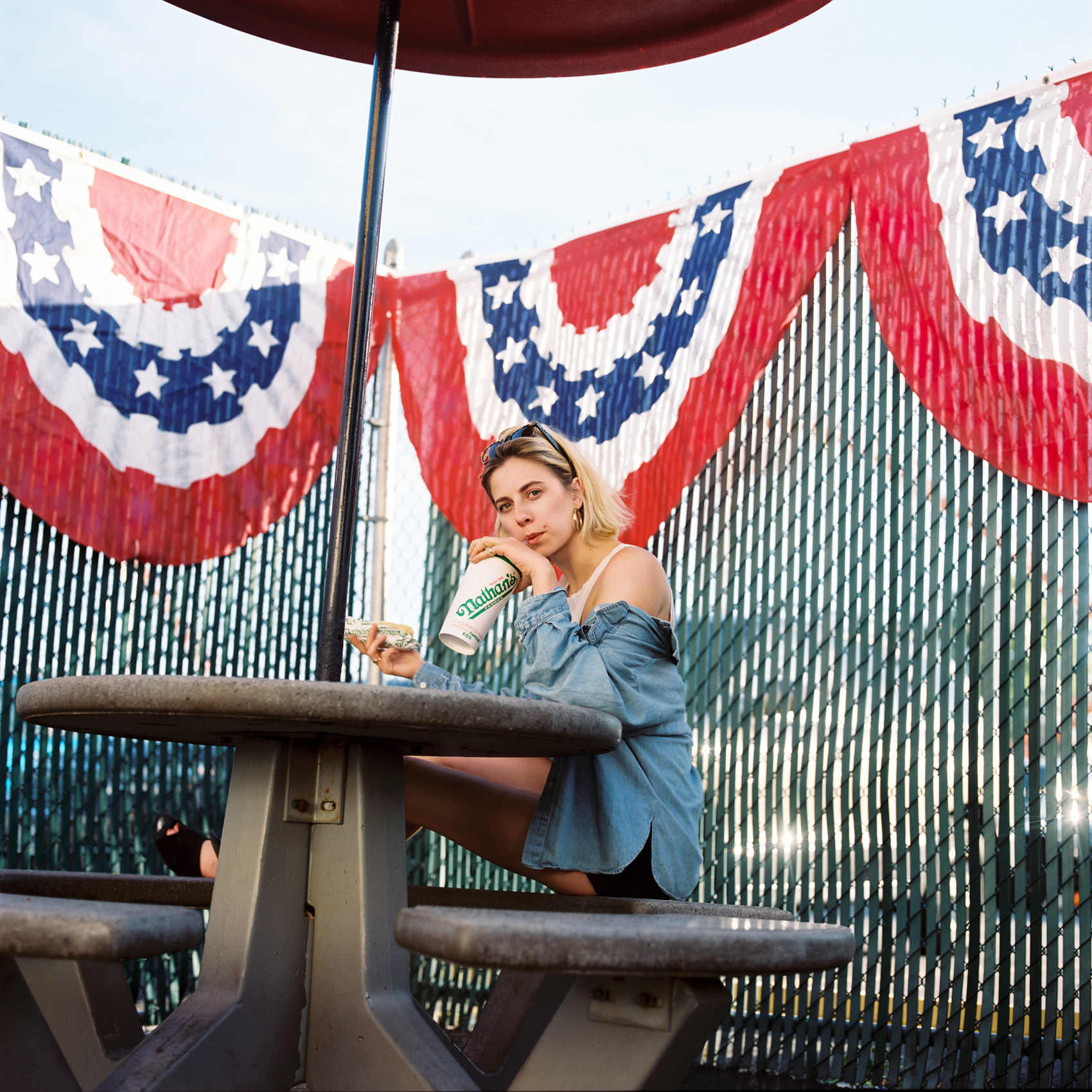 ACTOR VICTORIA RATERMANIS-ENJOYS-A-NATHANS-HOT-DOG-IN-CONEY-ISLAND-BROOKLYN